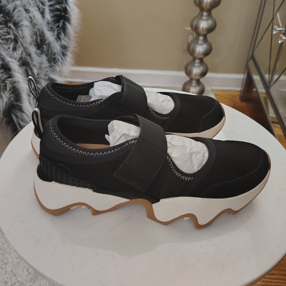 🆕⭐ Sorel Black Sneakers - Picture 10 of 15